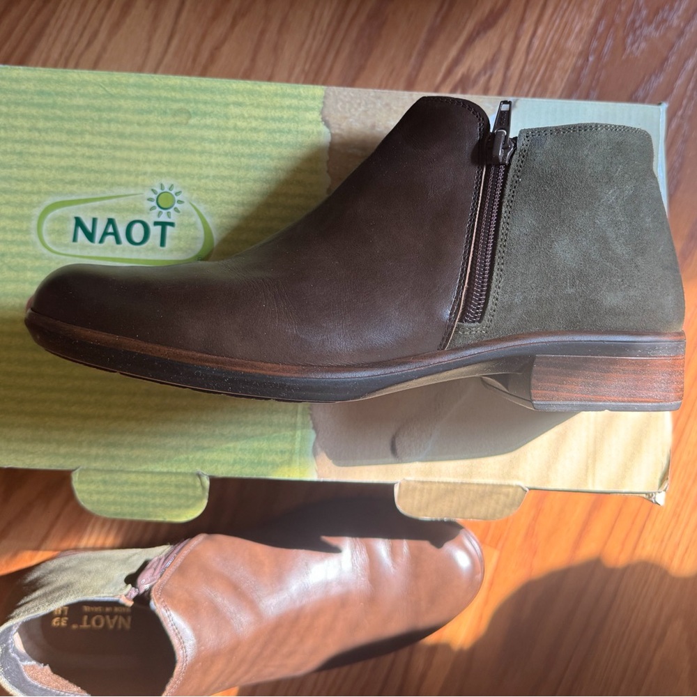 Naot Helm Size 39 NWT